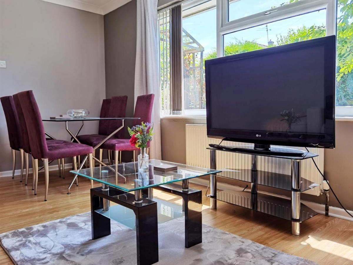 Fourth Avenue, Lovely Bungalow Available For Guests And Contractors Parking Wifi Nottingham Extérieur photo