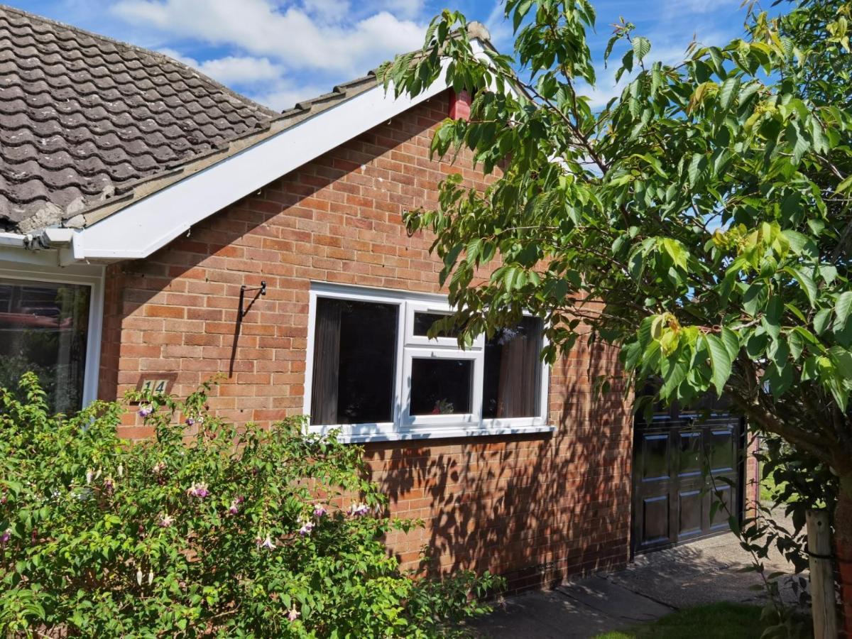 Fourth Avenue, Lovely Bungalow Available For Guests And Contractors Parking Wifi Nottingham Extérieur photo
