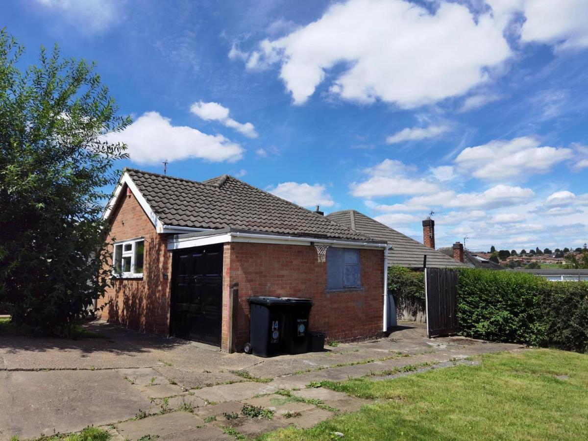 Fourth Avenue, Lovely Bungalow Available For Guests And Contractors Parking Wifi Nottingham Extérieur photo