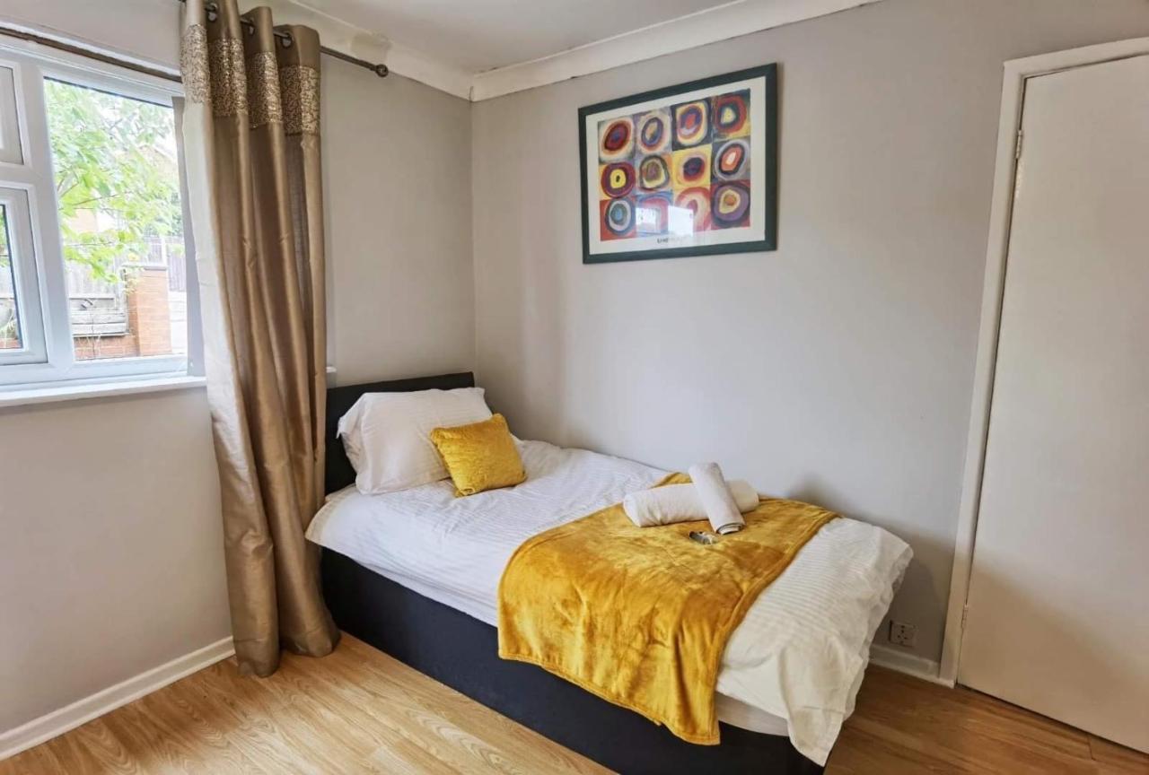 Fourth Avenue, Lovely Bungalow Available For Guests And Contractors Parking Wifi Nottingham Extérieur photo