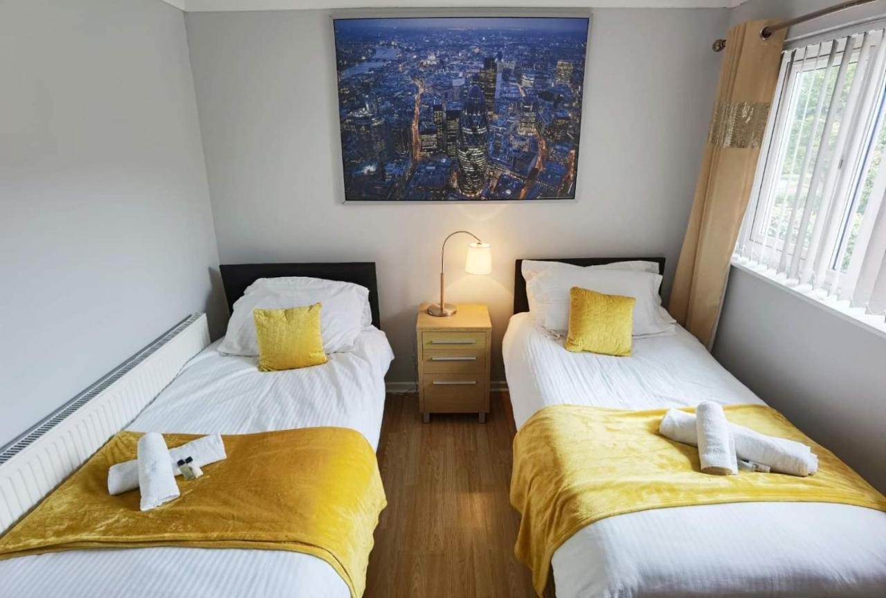 Fourth Avenue, Lovely Bungalow Available For Guests And Contractors Parking Wifi Nottingham Extérieur photo